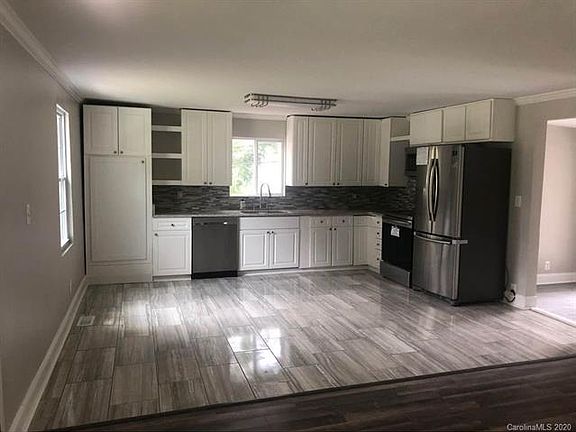 2nd image of 2604 Crescent Ln