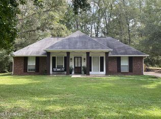 160 Valley Dr, Raymond, MS 39154