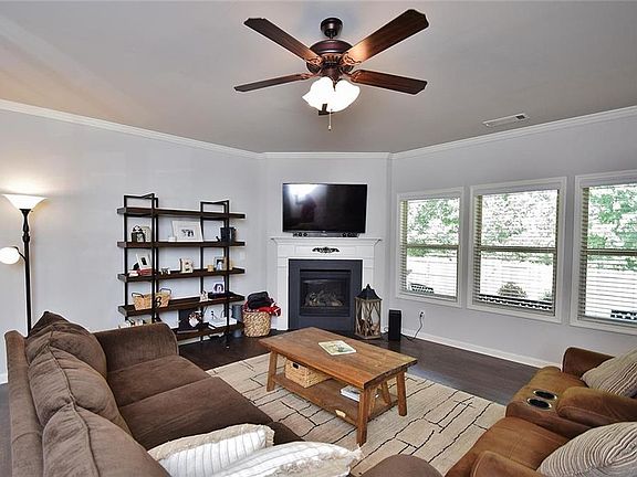 4th image of 4553 Sweetwater Dr