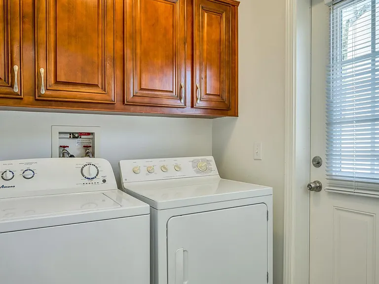 1623 Whitehall Ln — Photo 16