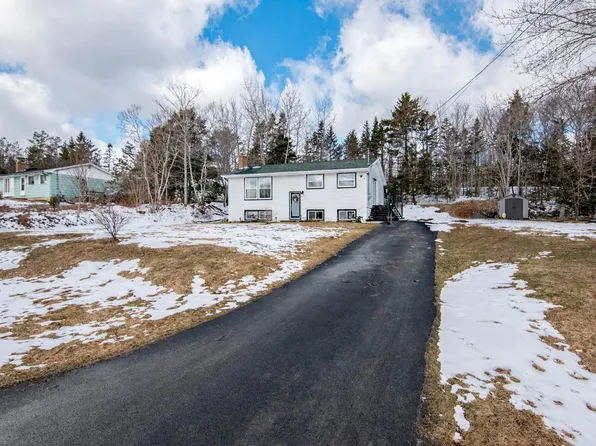 69 Pinetree Cres, Hammonds Plains, NS B3Z 1K4