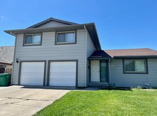 690 E Huffaker Ln, Reno, NV 89511