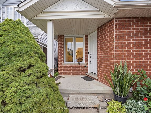 3rd image of 20 Trailbrook Ln