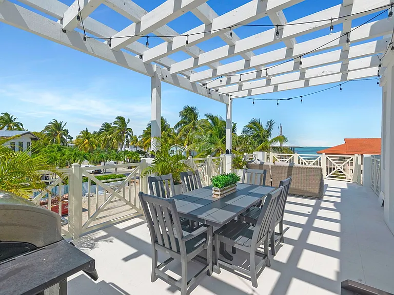 317 E Seaview Cir — Photo 21