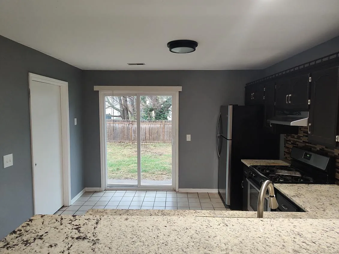 3 bed, 1200 sqft, $1,500 — Photo 4