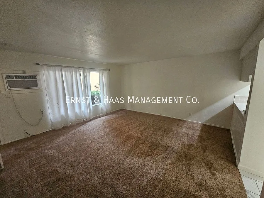 Wonderful 2-Story Townhouse-Style Apartment! — Photo 3