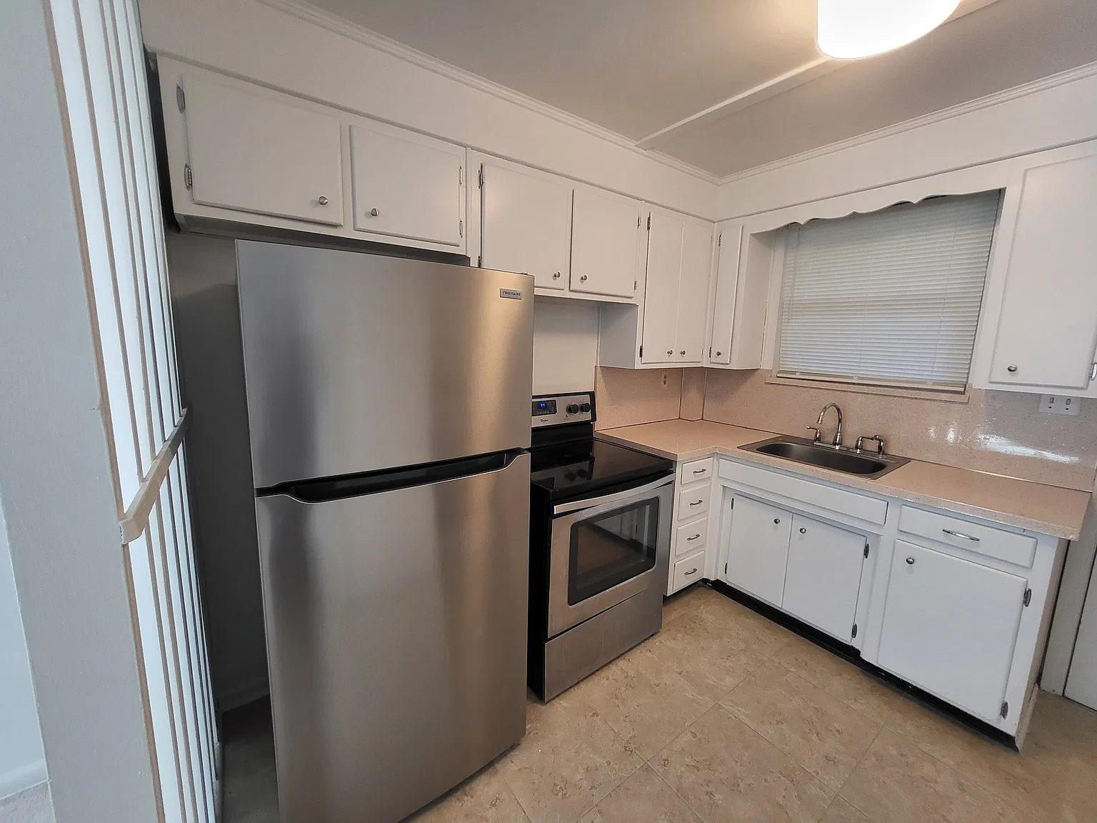 2 bed, 800 sqft, $1,195 — Photo 3