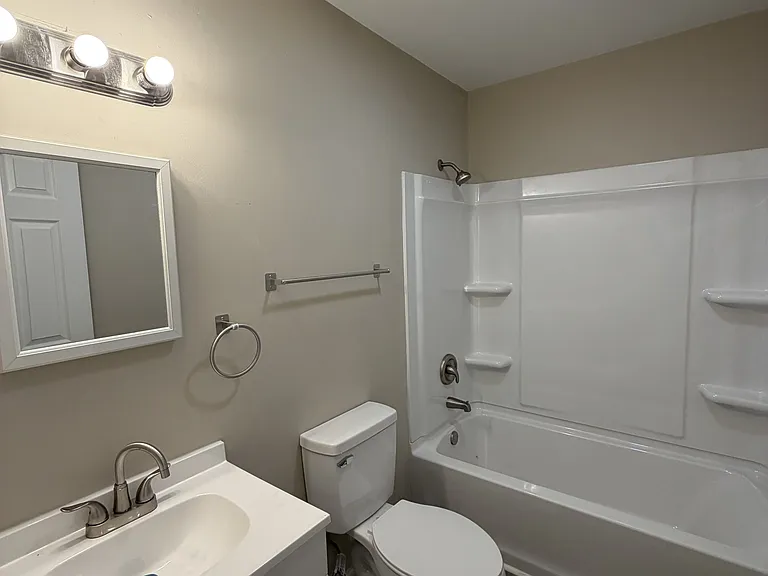 304 Elizabeth St — Photo 14