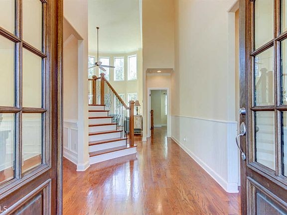 5th image of 166 Sandisfield Dr