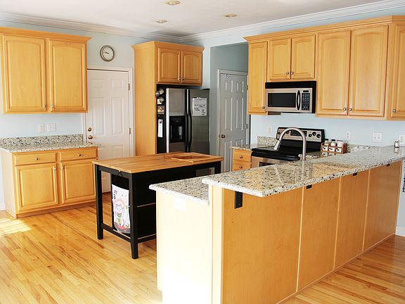 4th image of 217 Lee Carter Dr
