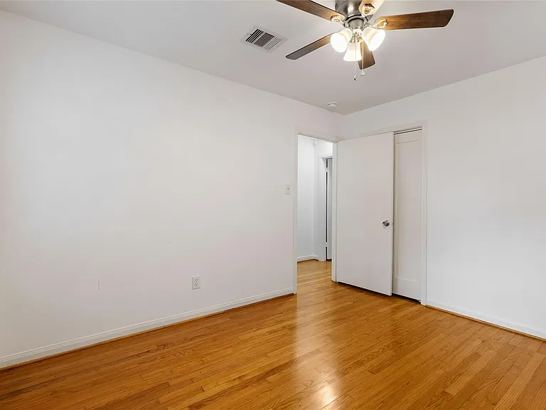1422 Hewitt Dr — Photo 5