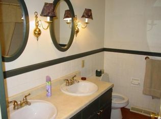 N2419 Snake Rd, Lake Geneva, WI 53147