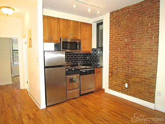 Rented by City Connections Realty | media 15