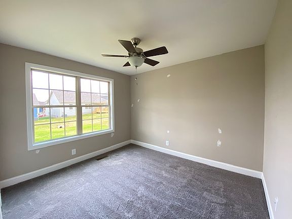 3rd image of 454 Autumn Dr