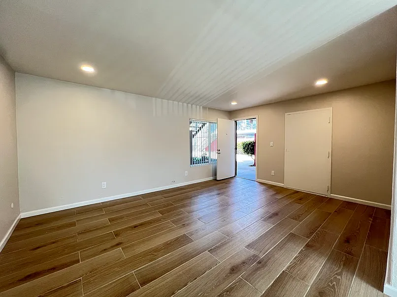 2 bed, 850 sqft, $2,495 — Photo 2