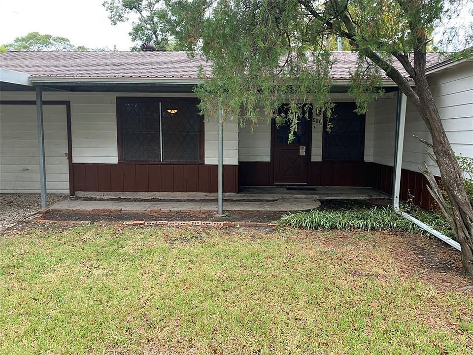 1st image of 405 Twin Oaks St