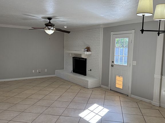 2nd image of 800 Cypress Dr