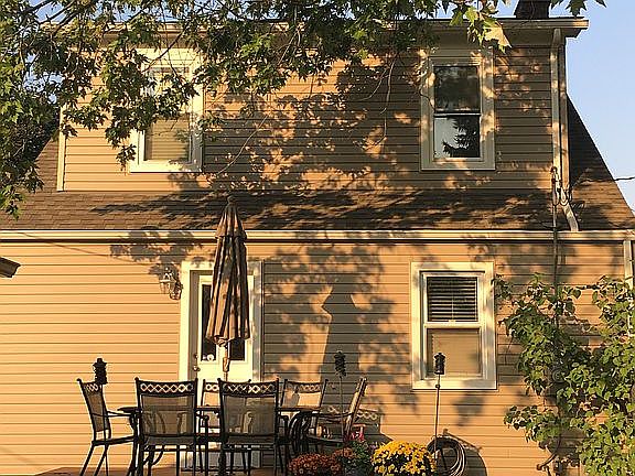 2nd image of 810 N Vermont Ave