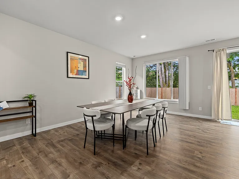 1407 S 281st St — Photo 11