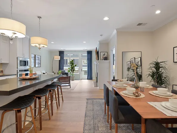 875 Lake St N APT 211, Wayzata, MN 55391