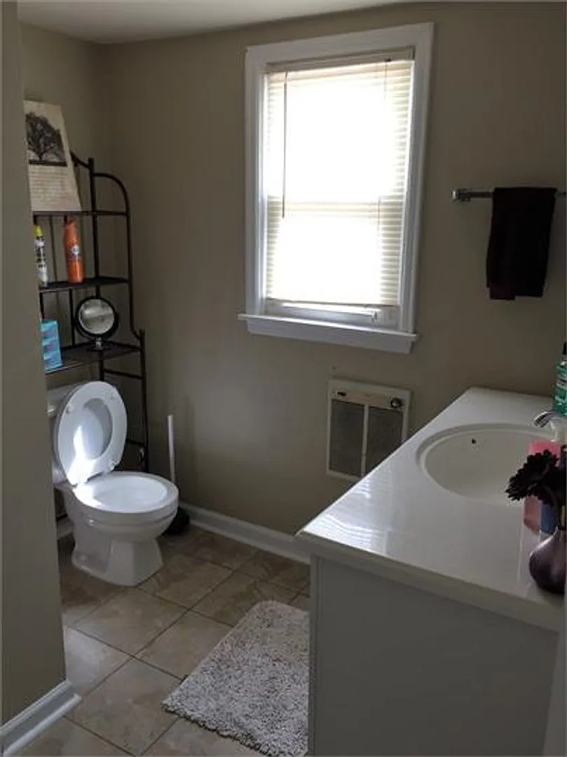 3 Bedroom 1 Block From Campus with Outdoor Space - Rent TBD — Photo 3