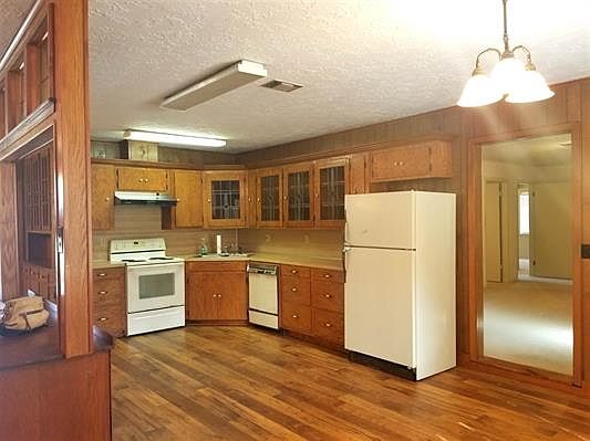 2nd image of 553 County Road 613 S
