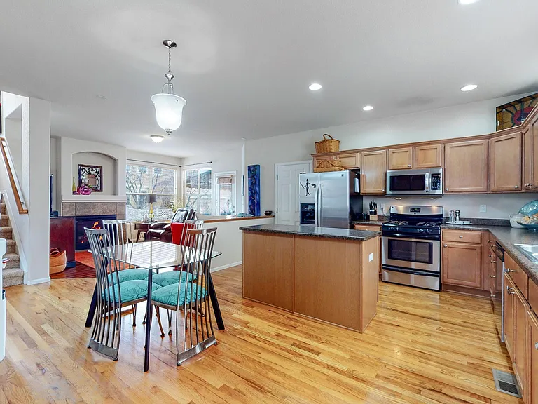 Kitchen with nook
