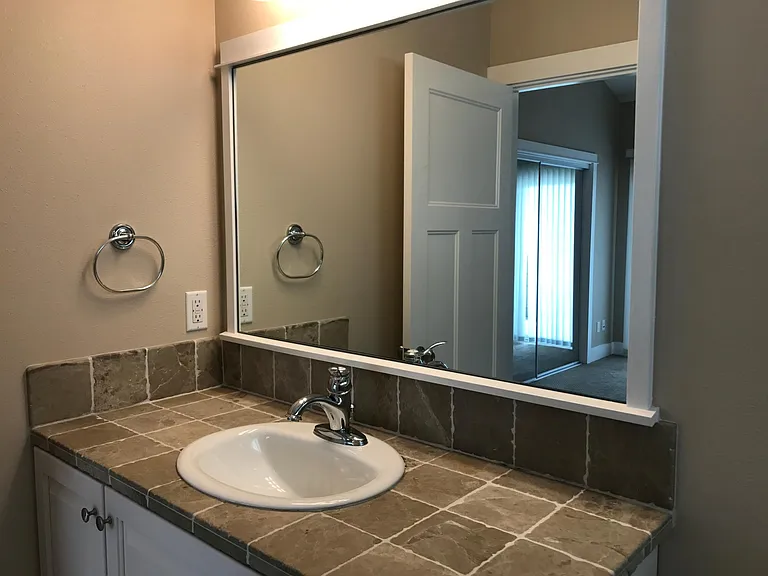 Full Bathroom in 2nd Bedroom