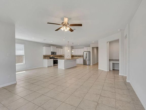 4th image of 1009 Gillespie Dr