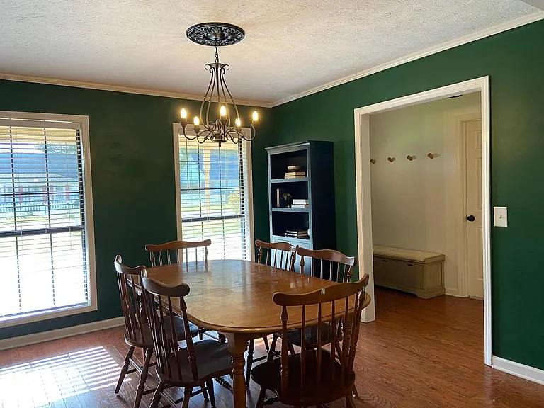 16 N Chestnut Dr — Photo 3