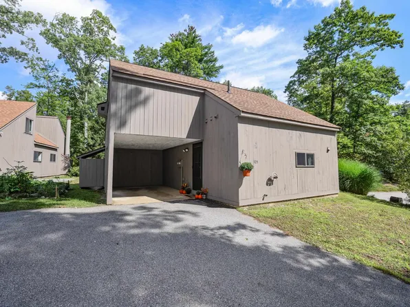 105 Coburn Woods Drive, Nashua, NH 03063
