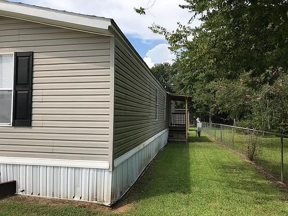 3rd image of 833 Bennett Rd