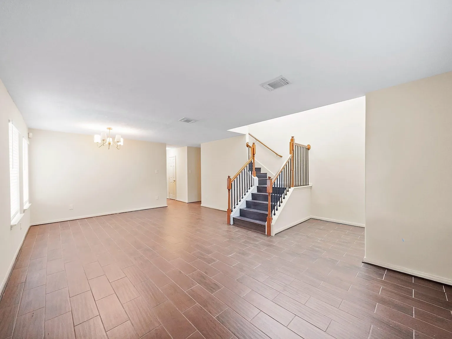 4 bed, 3.5 bath, 3029 sqft, $2,400 — Photo 2