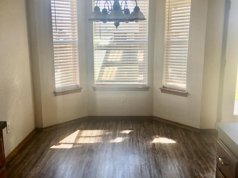628 NW 22nd St — Photo 10