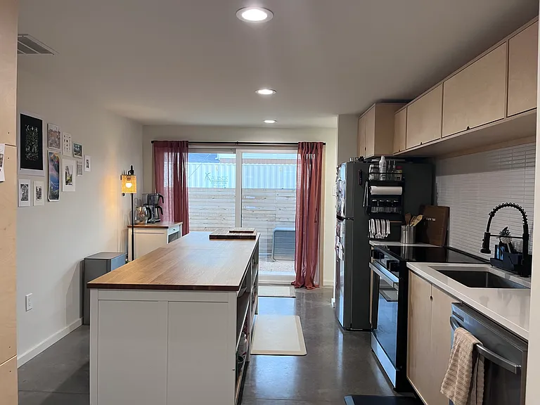 410 Avenue T — Photo 7