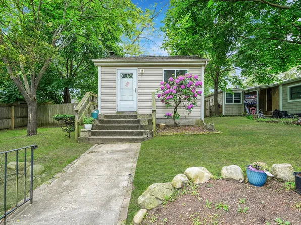 34 Ridgedale Avenue, Farmingville, NY 11738