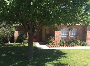 772 Hunter Ct, Azle, TX 76020