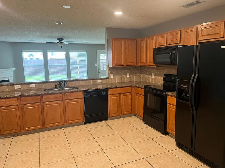 4405 Carriage Lane Cir — Photo 13