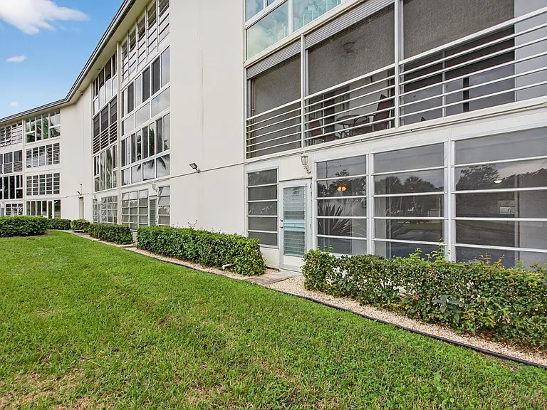 2501 Antigua Ter #D1 — Photo 32
