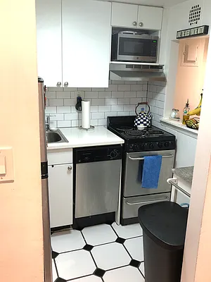 Rented by Mallory Management Corp | media 8