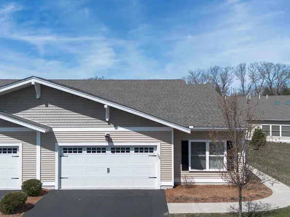 132 Rogerson Xing #132, Uxbridge, MA 01569