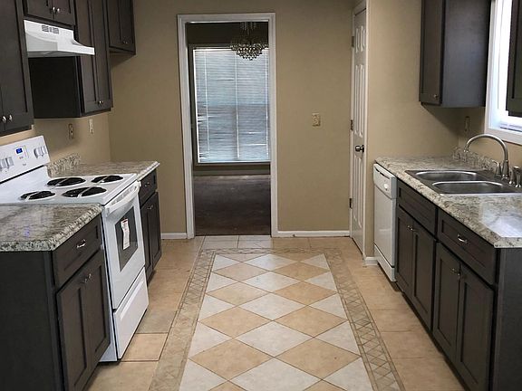 4th image of 2409 Scarlet Ln SE