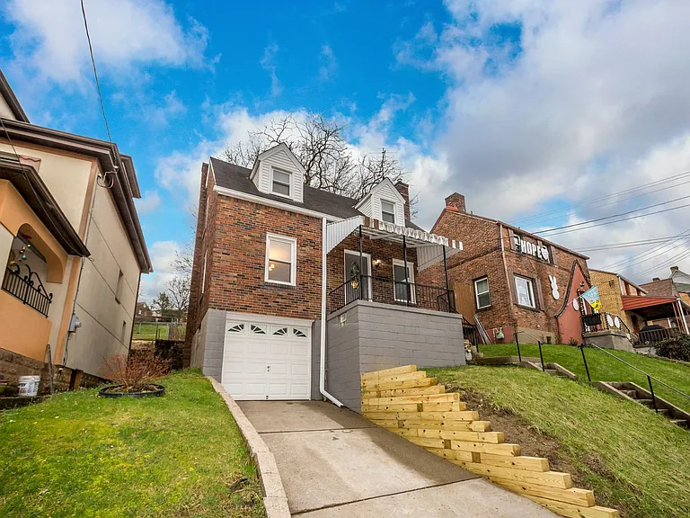 1330 Oakridge St — Photo 5