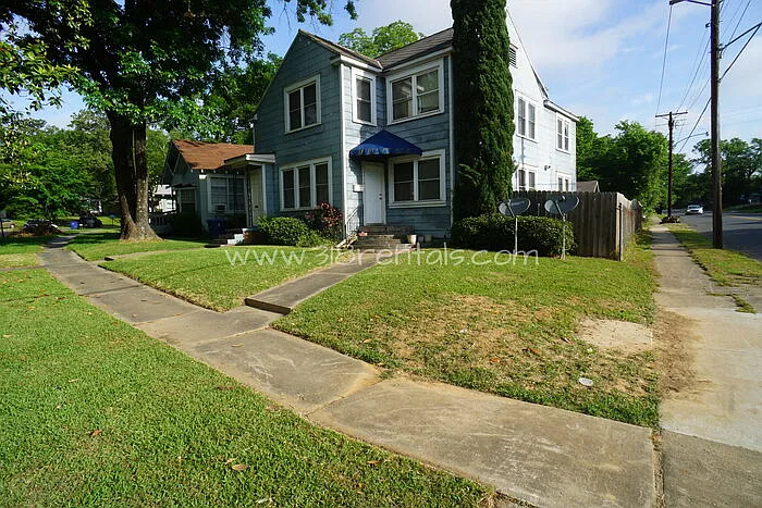 2547 Pinehurst Blvd