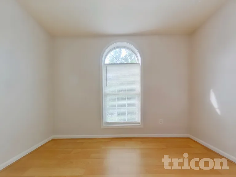 3020 Lake Park Ct — Photo 10