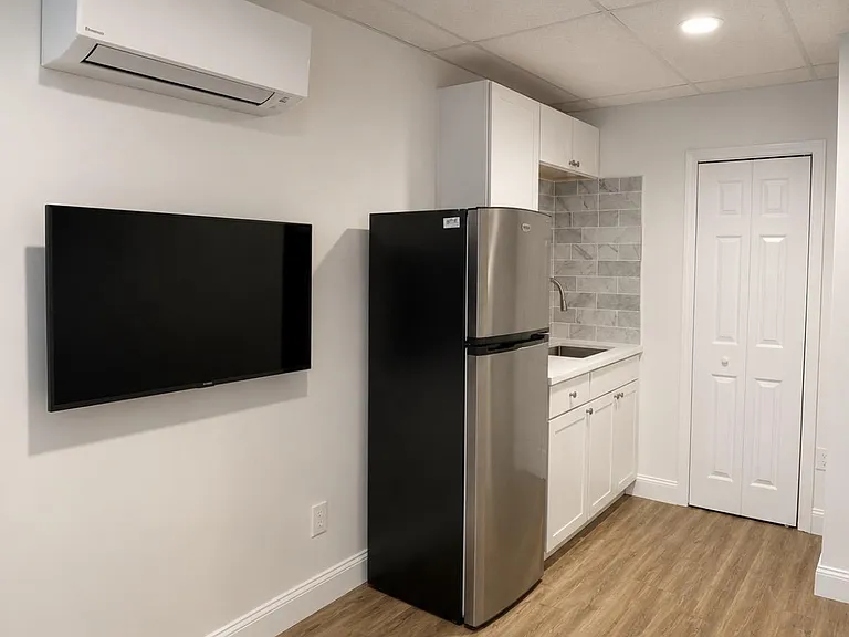 119 Maple St #1/2-1 — Photo 6