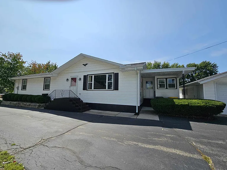 302 Merrill Ave — Photo 10