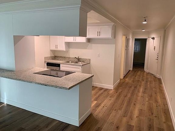 4th image of 615 Esplanade Unit 211