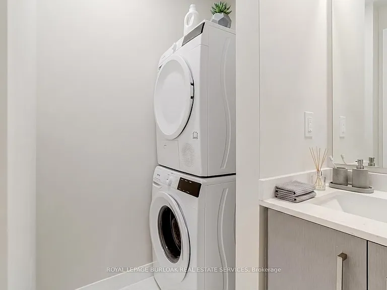 15 Queen St S #1506 — Photo 12
