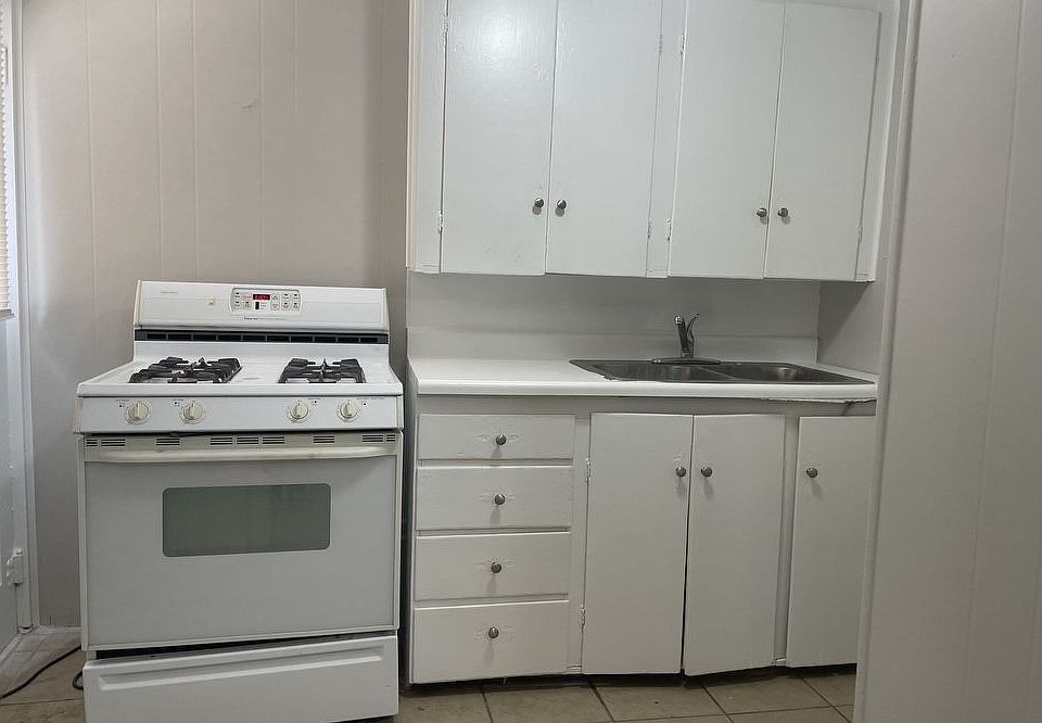 308 Chestnut St Silver Lake, KS Zillow